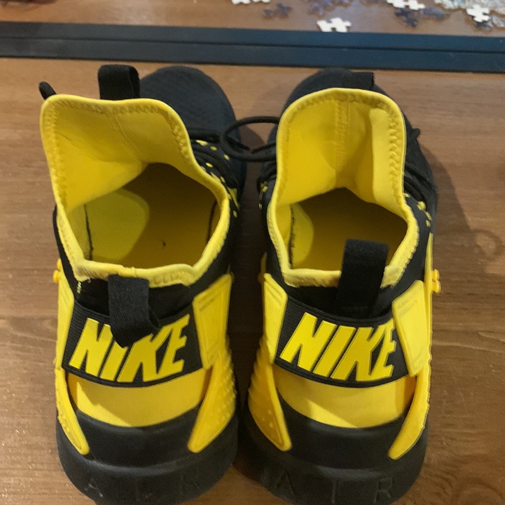 Nike - Picture 4 of 8